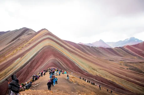 montaña de colores by alvaro-palacios-CYI-IPHoOgo-unsplash (Medium)_incaexplorer